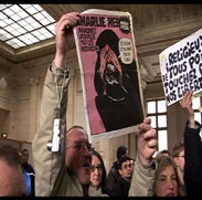 C'est dur d'être aimé par des cons